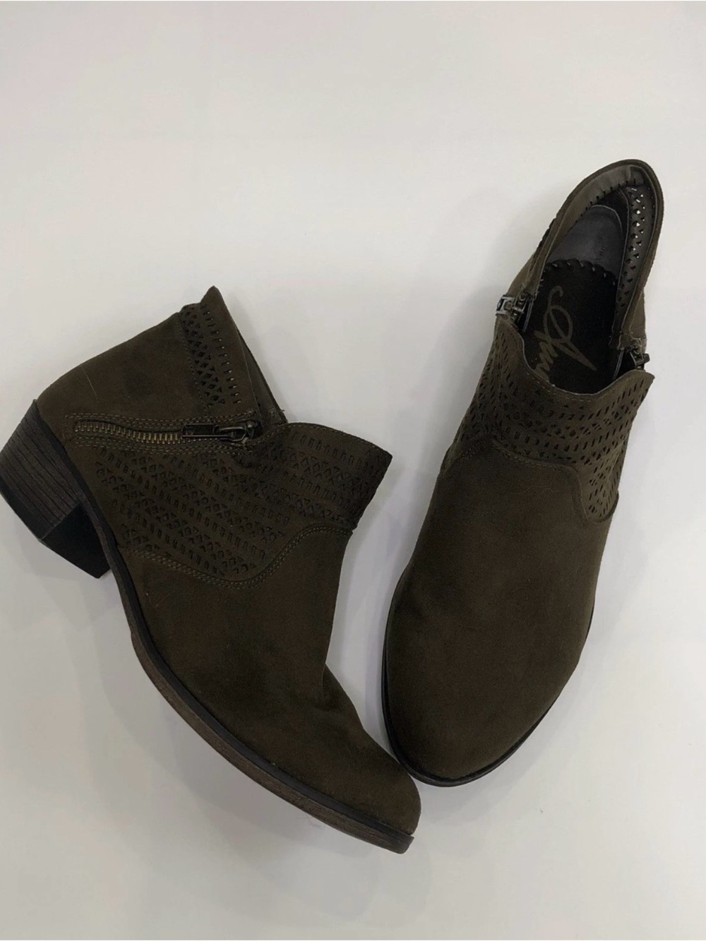 American Rag Womens Aabby1 Almond Toe Ankle Fashion Boots Olive Perf AABBY1 9.5